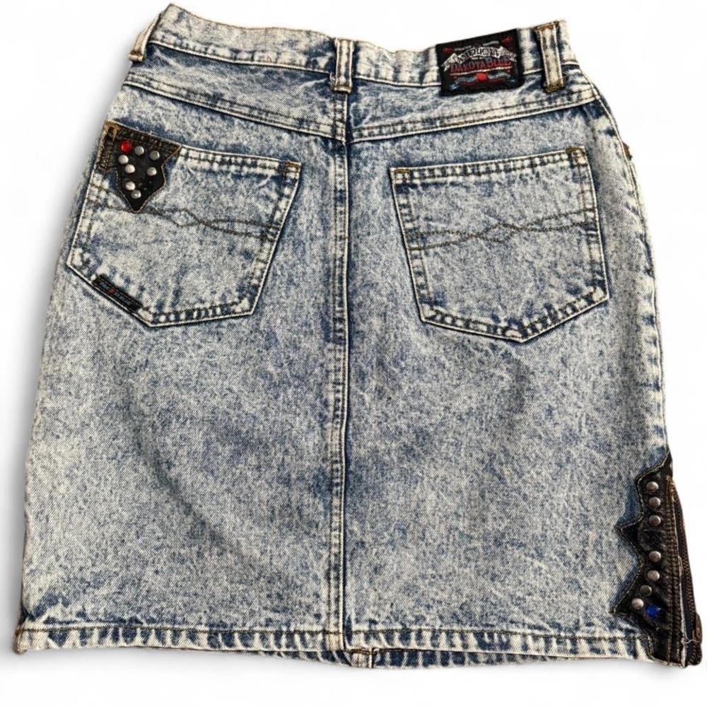 Vintage American Dakota Blue denim skirt with studded details - Picture 2 of 7